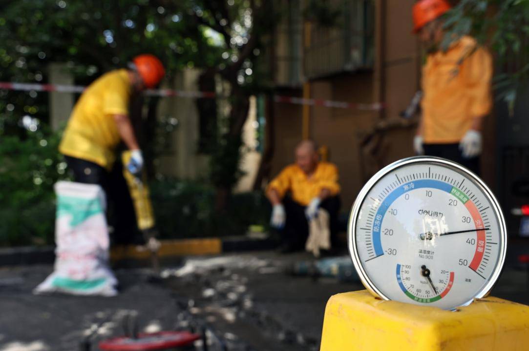 夏天的那些人｜徐房房屋维急修中心战高温纪实