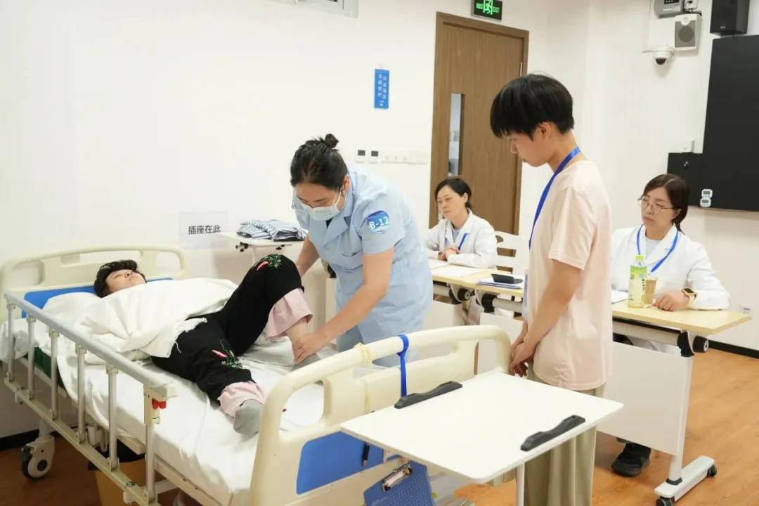 虹口十佳养老护理员产生 “00后”新生力量开始挑大梁