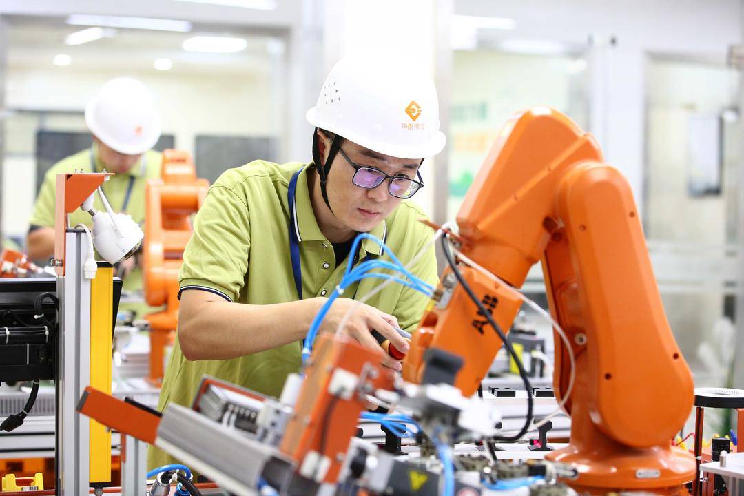 2025年第三届浦东新区智能制造职工职业技能竞赛开幕