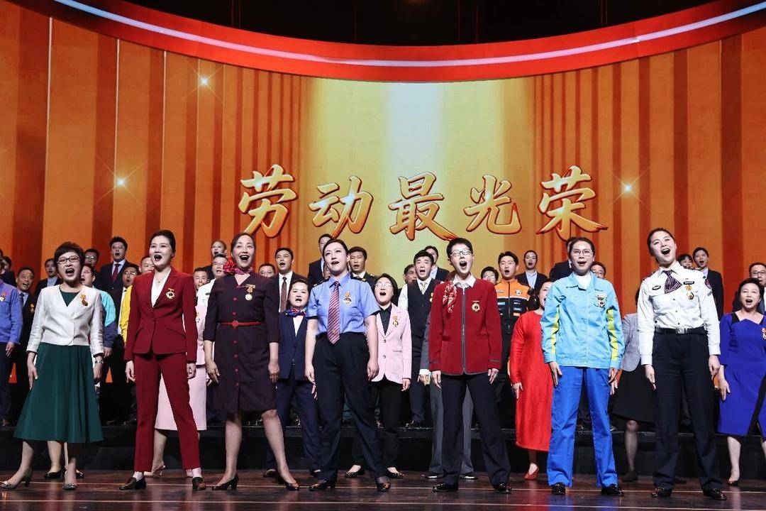 2026年上海市全国五一劳动奖表彰暨庆祝“五一”特别节目举行